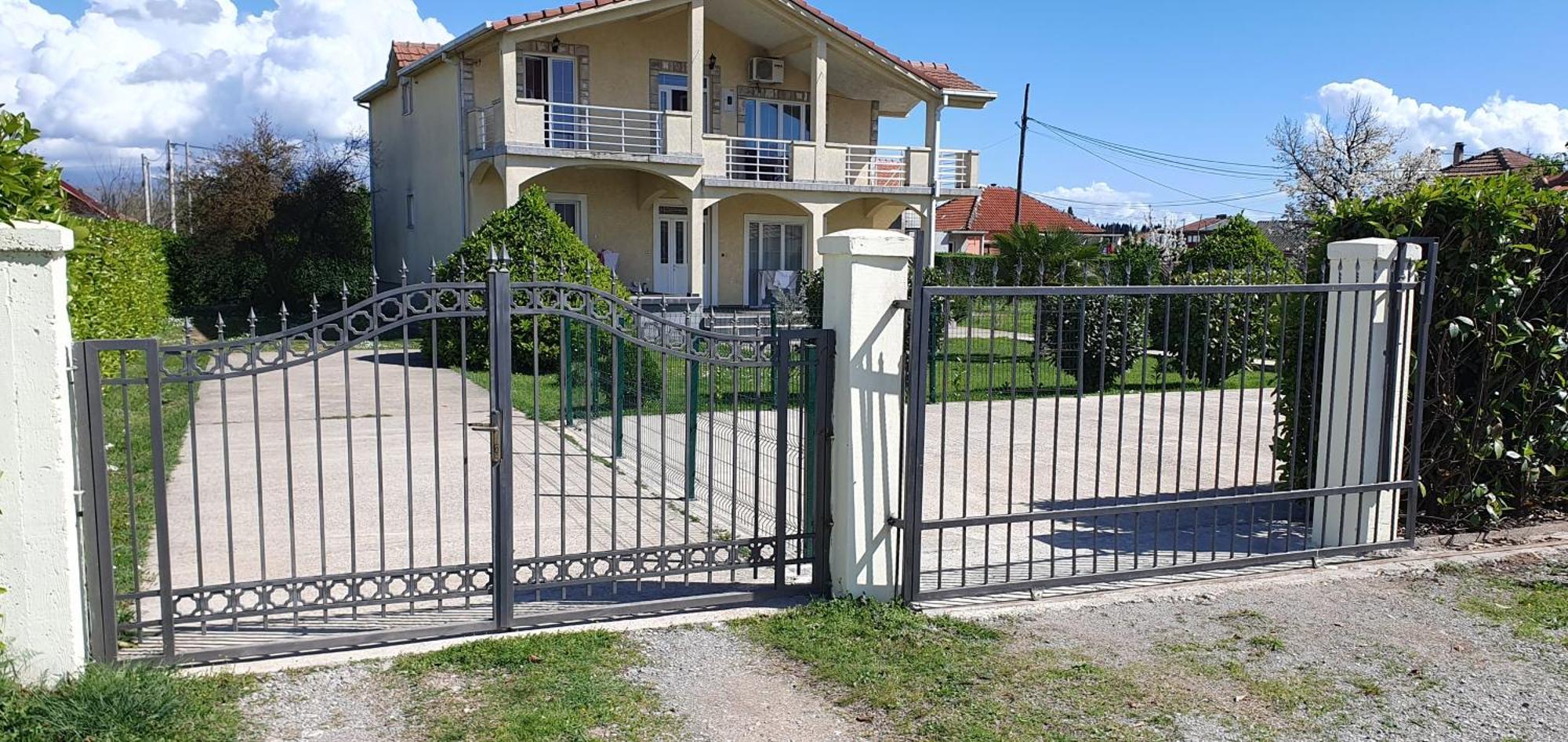 Cozzy Apartment Near The Aiport Podgorica Mitrovici  Экстерьер фото