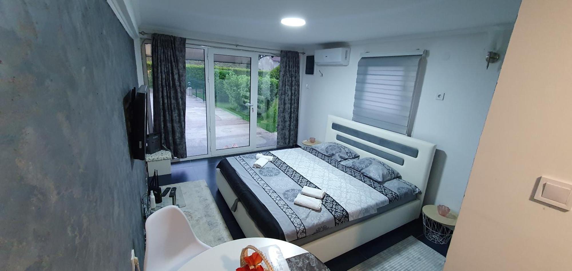 Cozzy Apartment Near The Aiport Podgorica Mitrovici  Экстерьер фото