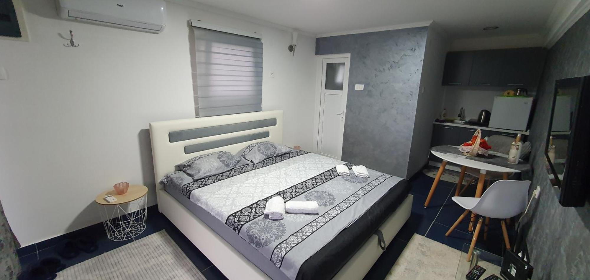 Cozzy Apartment Near The Aiport Podgorica Mitrovici  Экстерьер фото