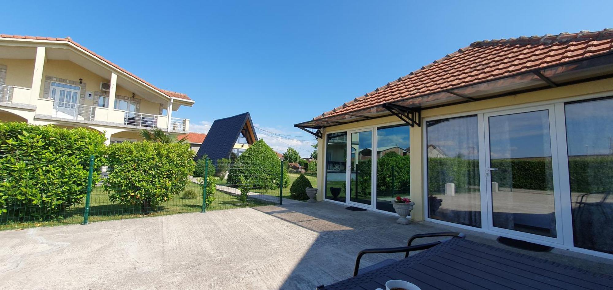 Cozzy Apartment Near The Aiport Podgorica Mitrovici  Экстерьер фото